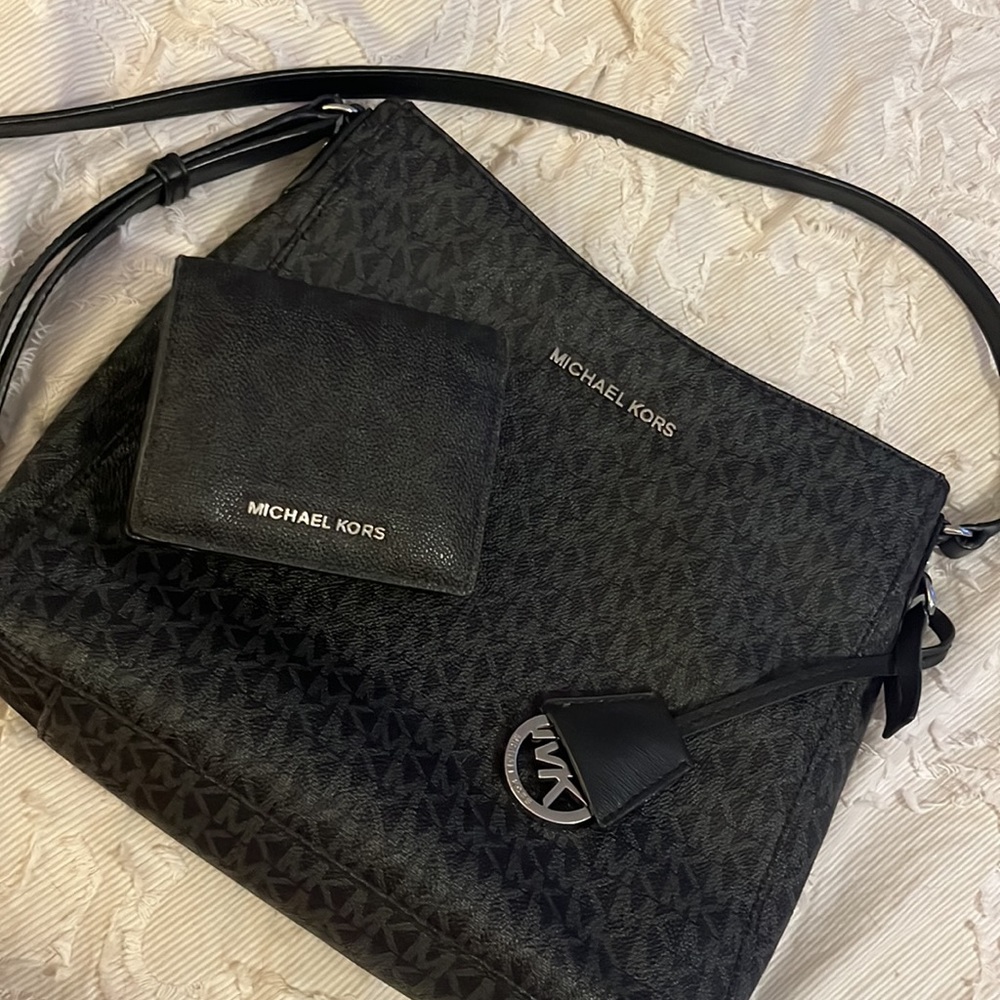 NWOT Michael Kors Crossbody/ Wallet Set